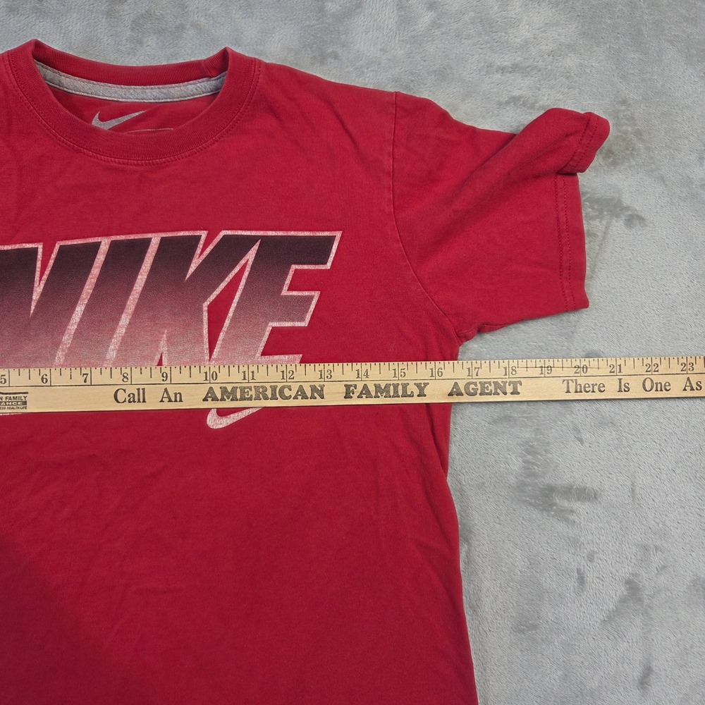 Nike Boys Red Graphic Logo T-Shirt Size M 10-12 Short Sleeve Cotton Tee Casual - Picture 2 of 6